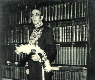 Médico, ensaísta e membro da Academia Brasileira de Letras, Antonio da Silva Mello é considerado o maior divulgador das belezas de Guarapari e das propriedades medicinais das areias monazíticas. Vários de seus artigos circularam o mundo na primeira metade do século passado