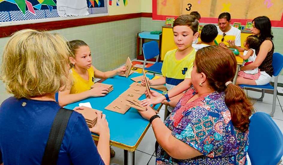 Desde cedo, as crianças são estimuladas a exercitar a criatividade