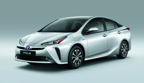 Prius reestilizado ganha mais conforto